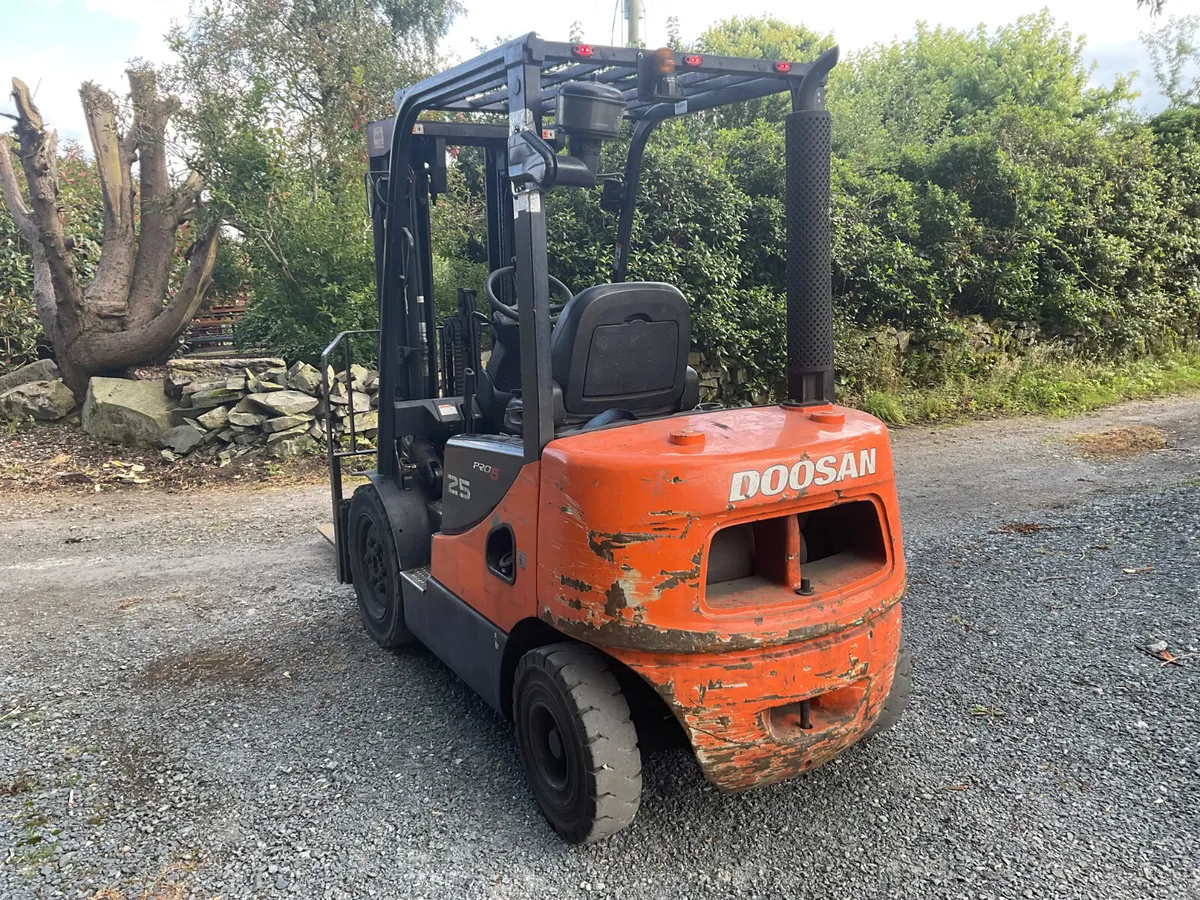 FORKLIFT - Image 2