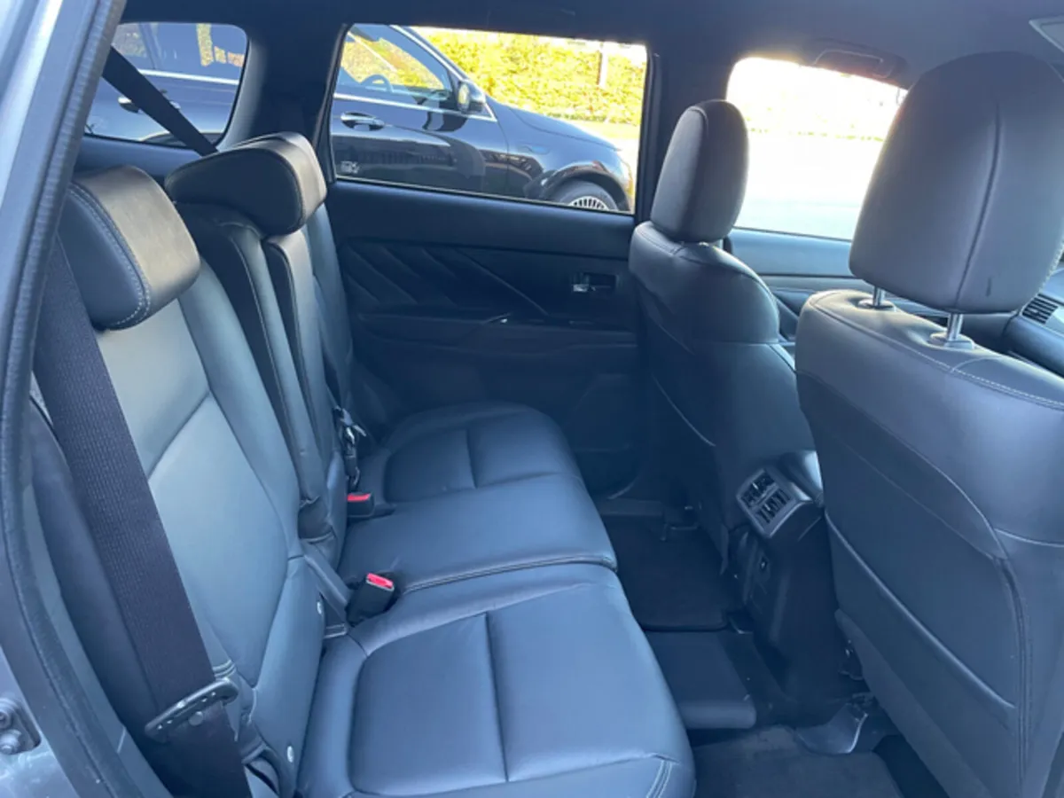 2020 Mitsubishi Outlander 2.4L Plug-in EV Intense - Image 4