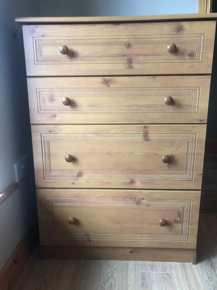 Chest of drawers - Image 1