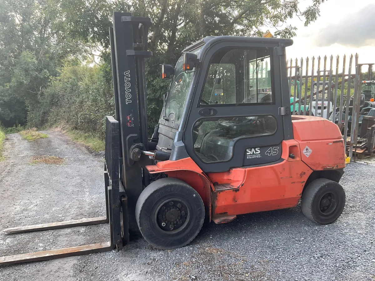 FORKLIFT - Image 1