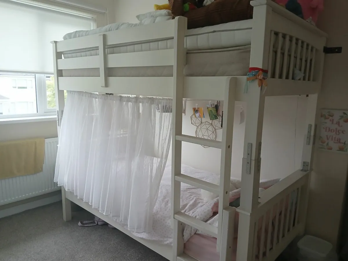 White bunk beds - Image 2