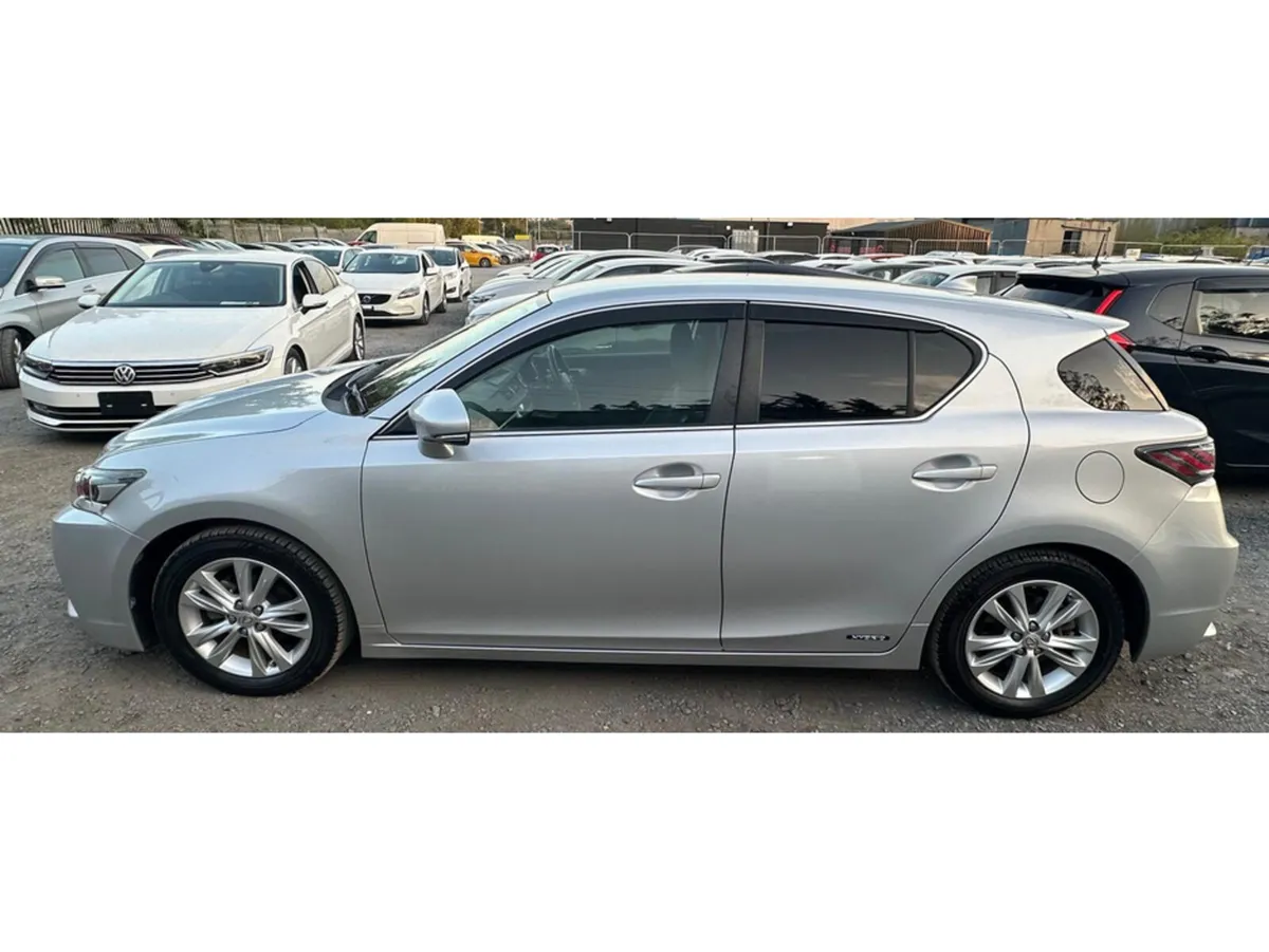 Lexus CT 1.8L Petrol-Hybrid Automatic - Image 4