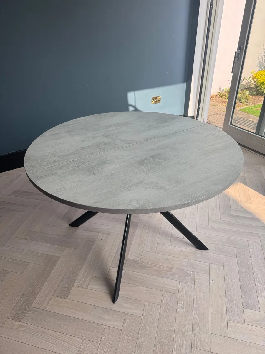Dining table and chairs - Image 3