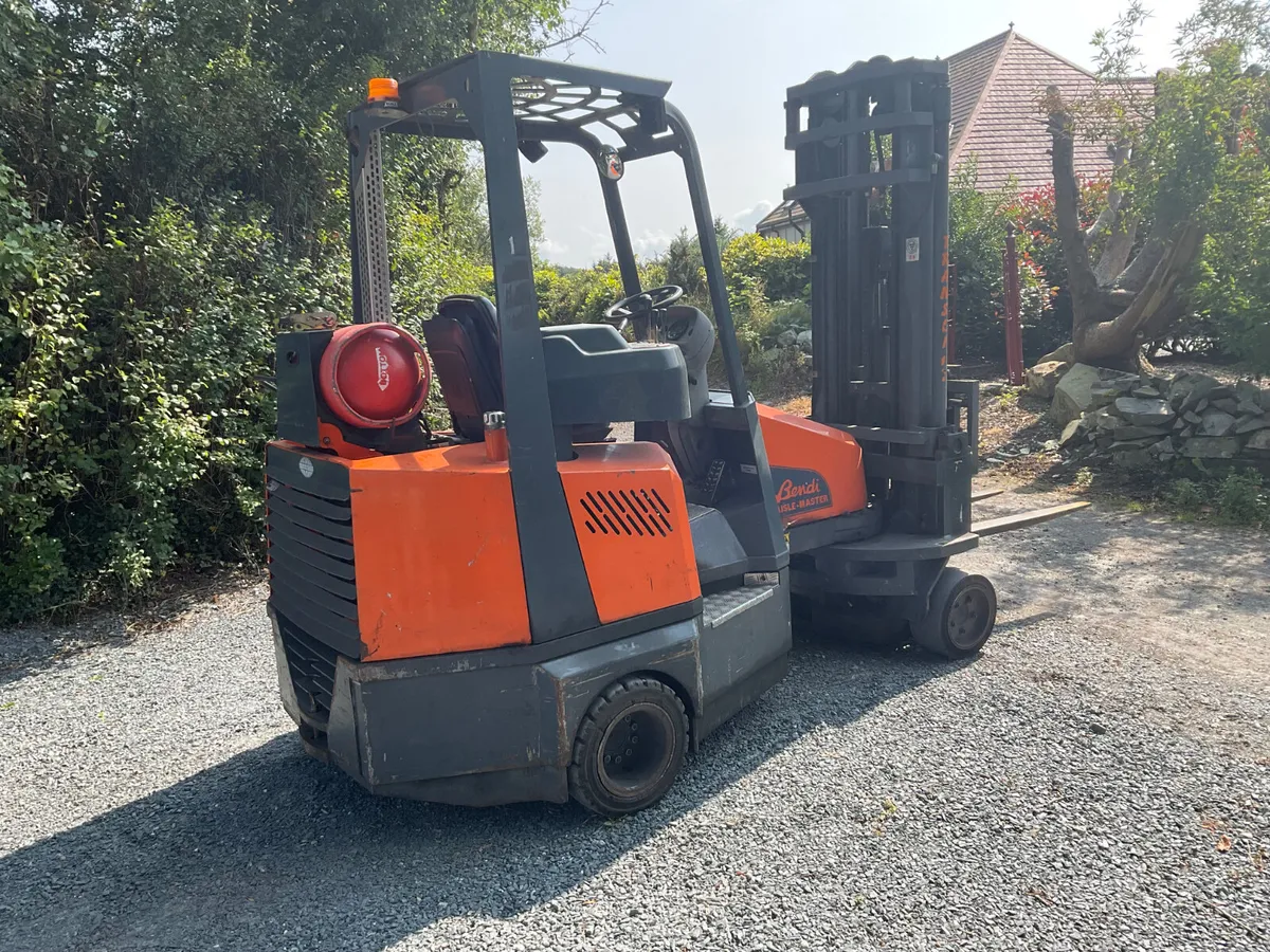 FORKLIFT - Image 3