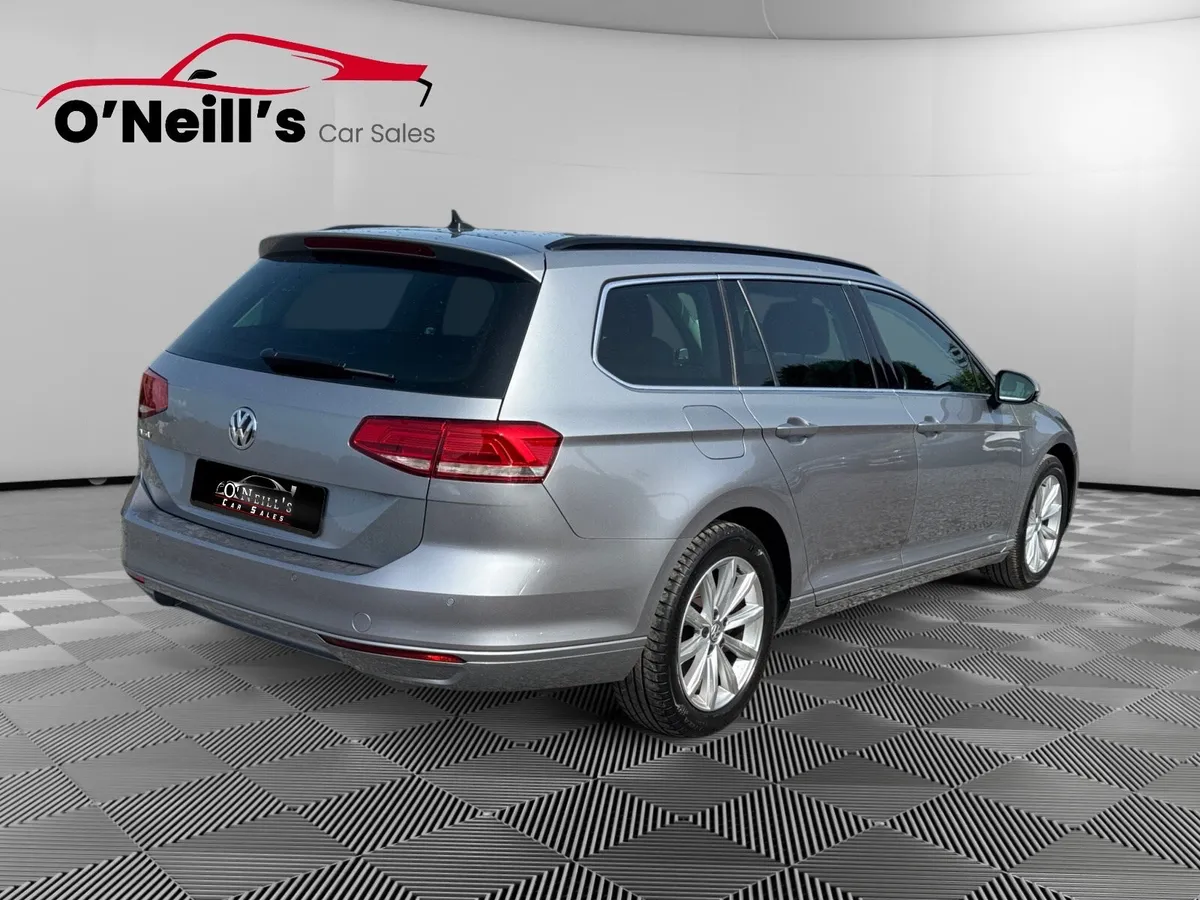 Volkswagen Passat 2018  1.6 TDI MANUAL 6SPEED - Image 3