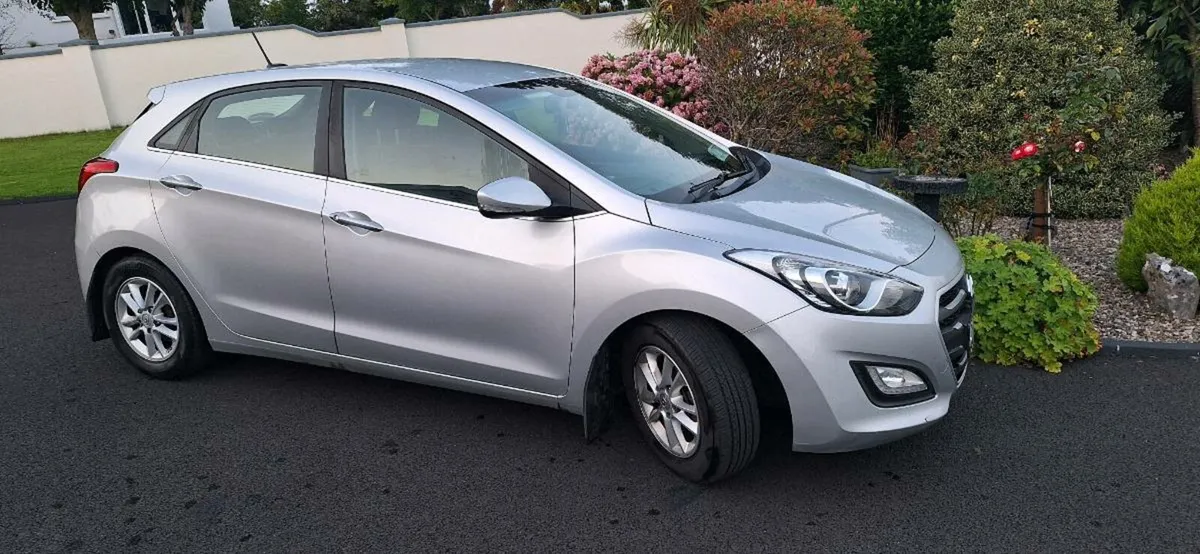 Hyundai i30 SE Nav BueDrive 2017 - Image 3