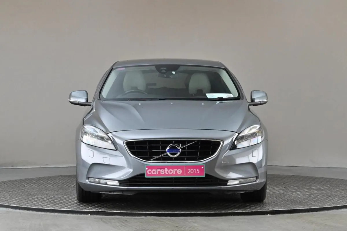 Volvo V40 2.0 D2 SE 120BHP Geartronic  full Beige - Image 2