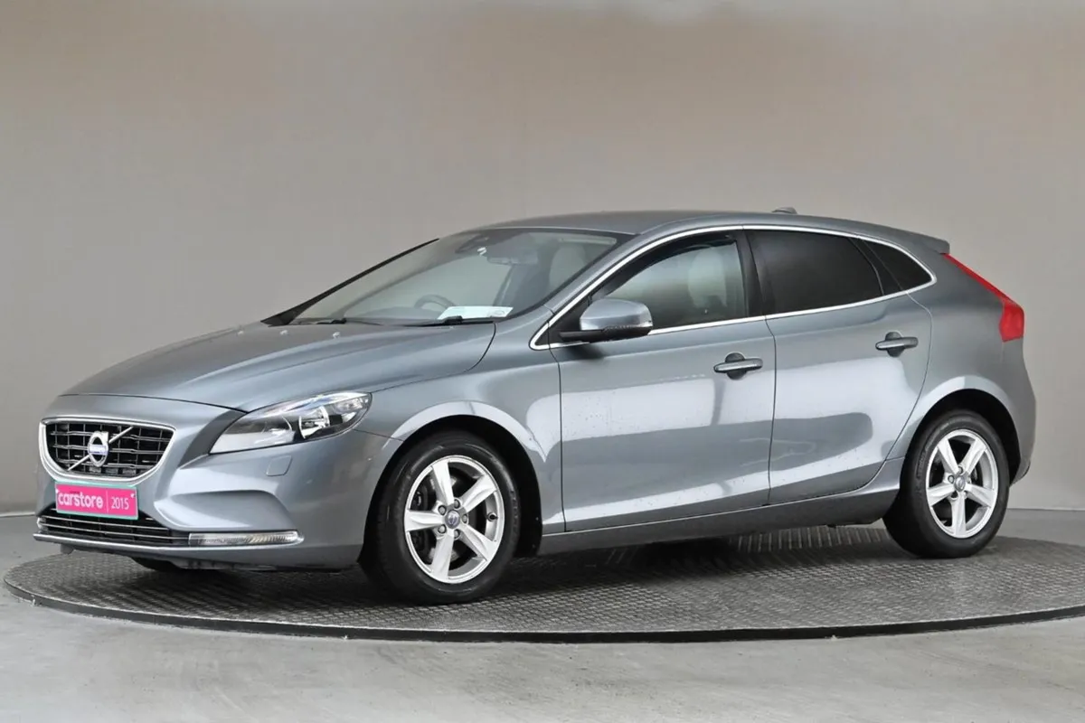 Volvo V40 2.0 D2 SE 120BHP Geartronic  full Beige - Image 4
