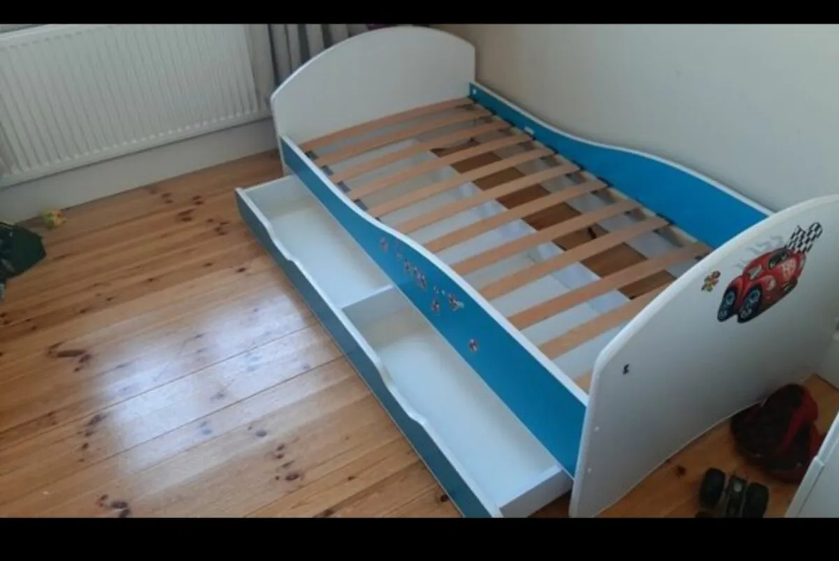 Bed - Image 1