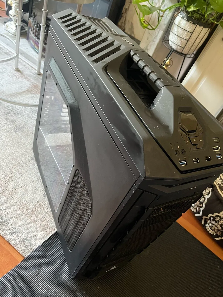 Full tower case - Image 1
