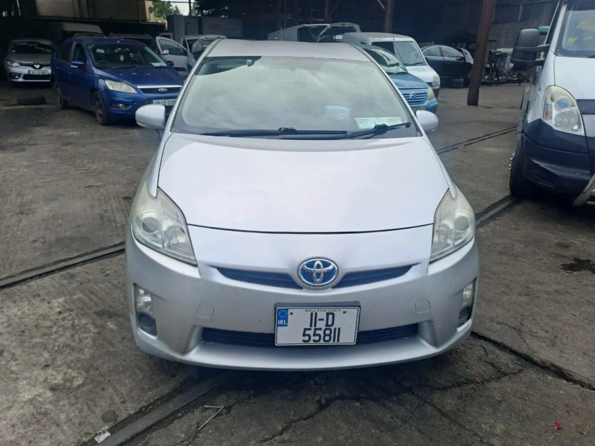 11Toyota Priuis breaking for parts - Image 1