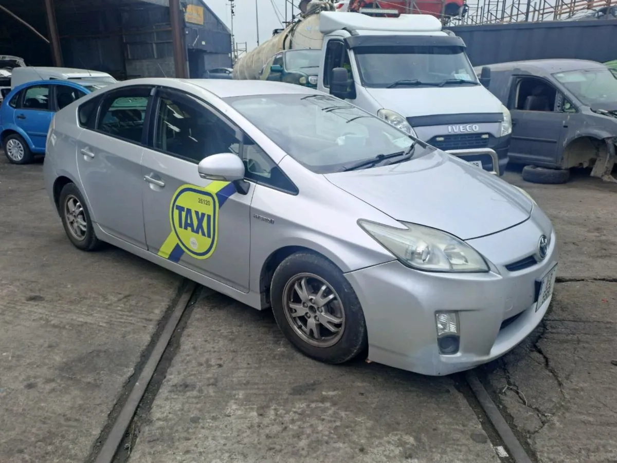 11Toyota Priuis breaking for parts - Image 2