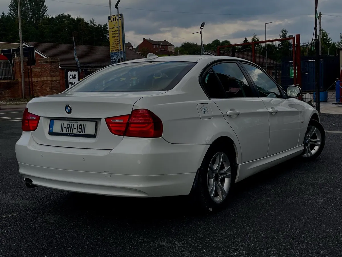 BMW 316 LCI 2011 - Image 4