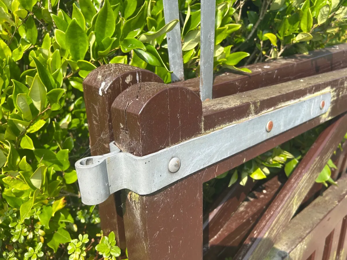 Gates - Image 2