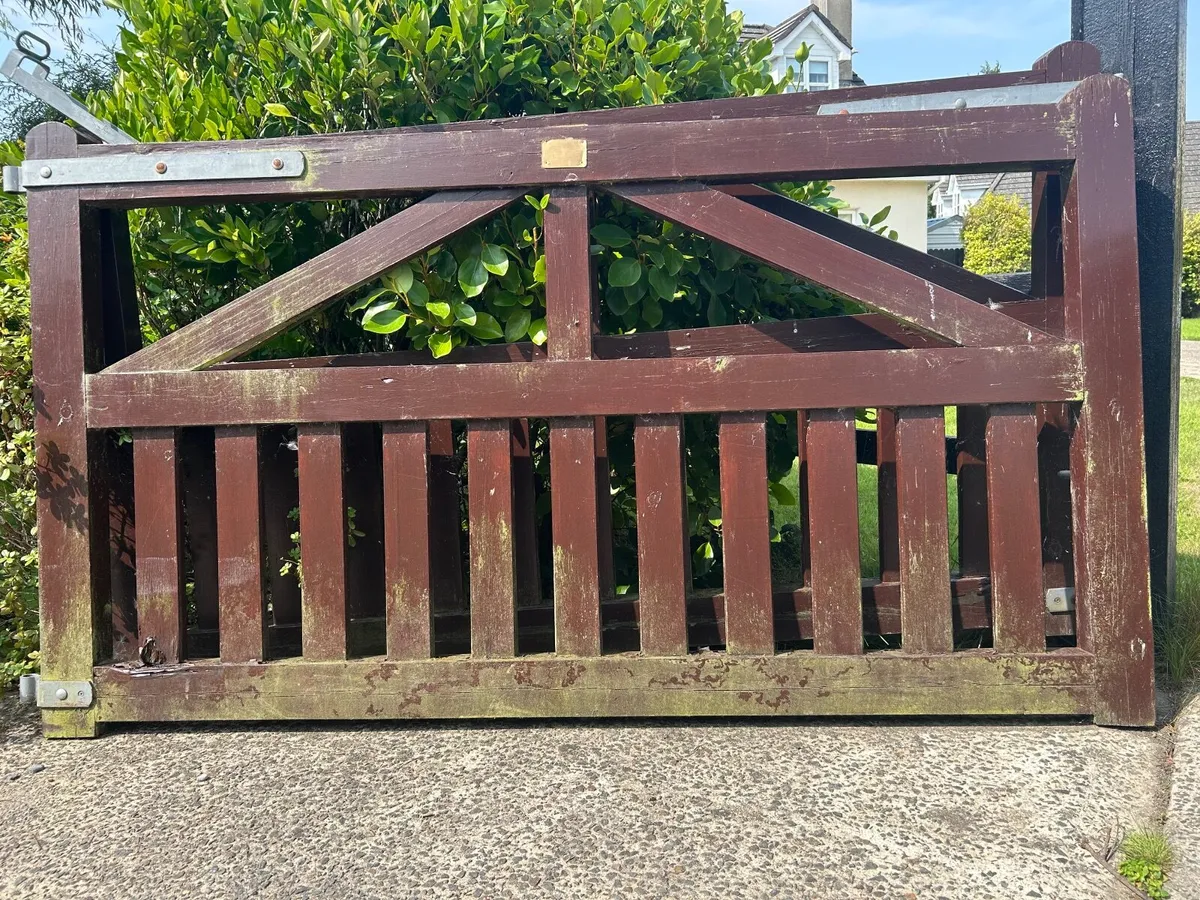Gates - Image 1