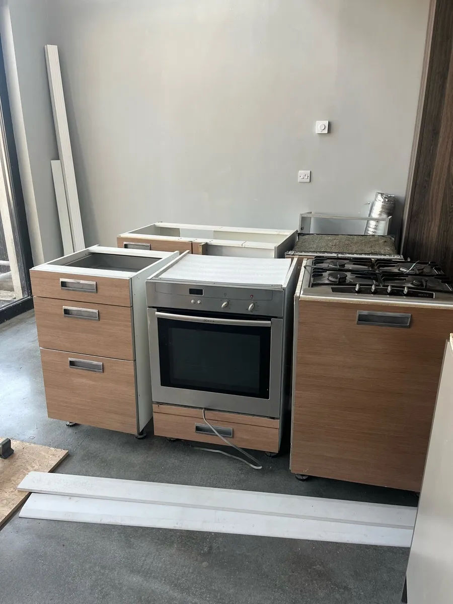 FREE Modern Kitchen  + appliances - Image 2