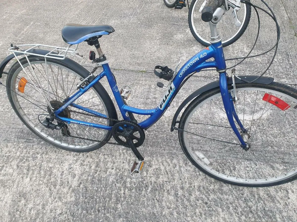 Fuji Crosstown 4.0 hybrid bicycle - Image 2