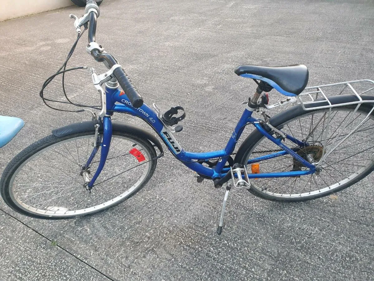 Fuji Crosstown 4.0 hybrid bicycle - Image 4
