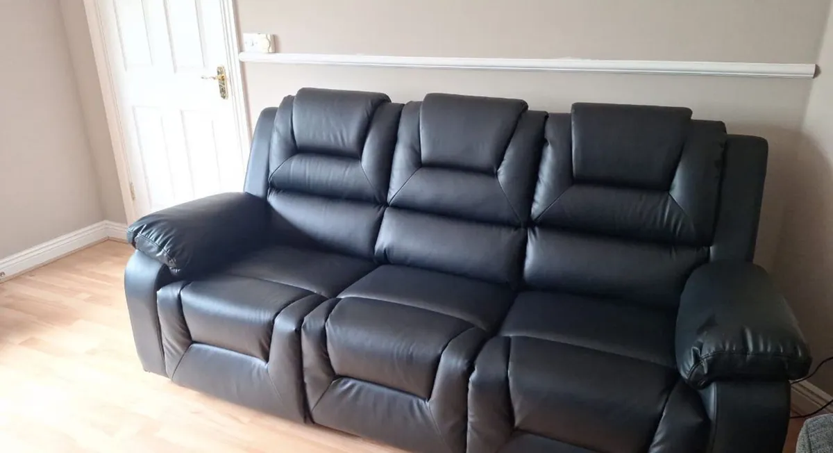 Black leather suite with recliner