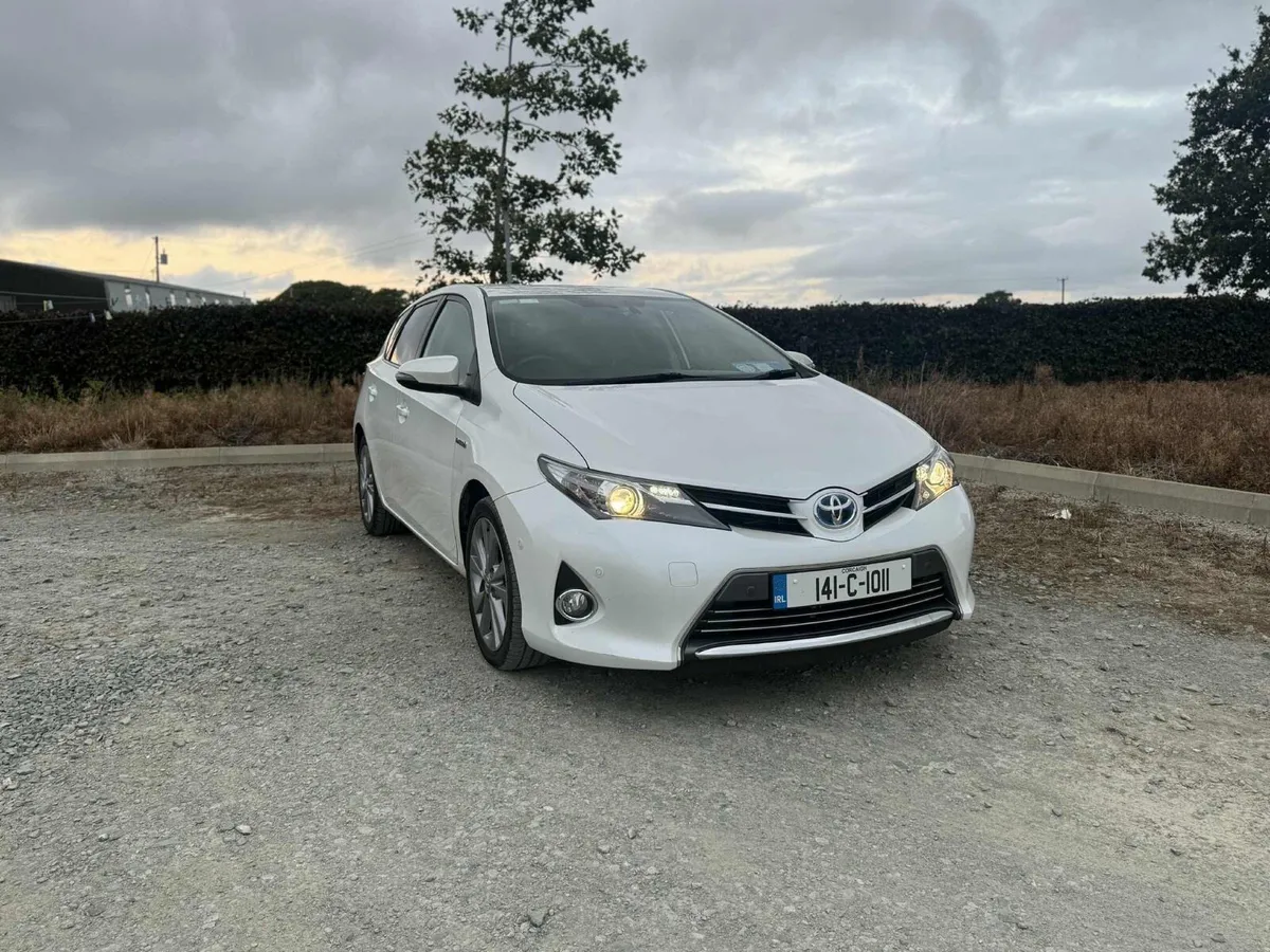 Toyota auris hybrid 1.8 nct and tax - Image 2
