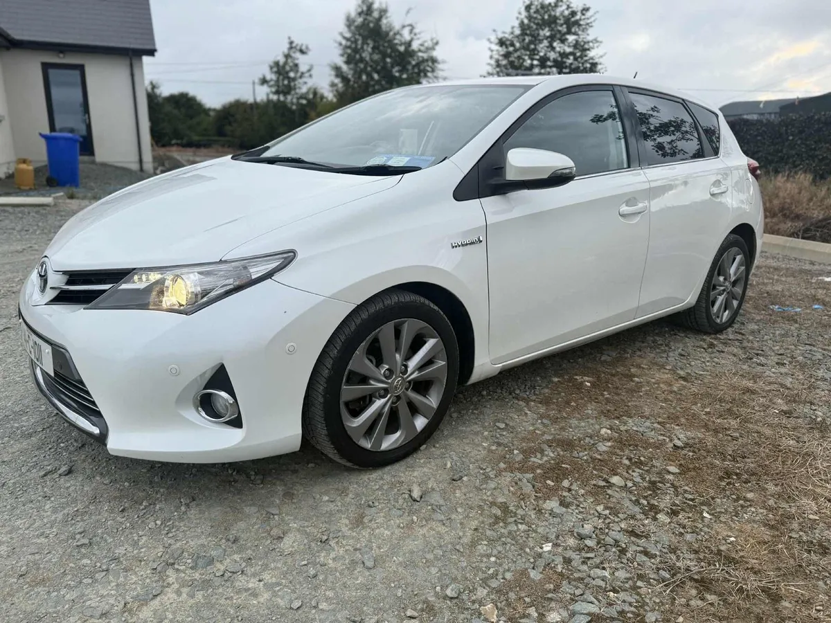 Toyota auris hybrid 1.8 nct and tax - Image 4