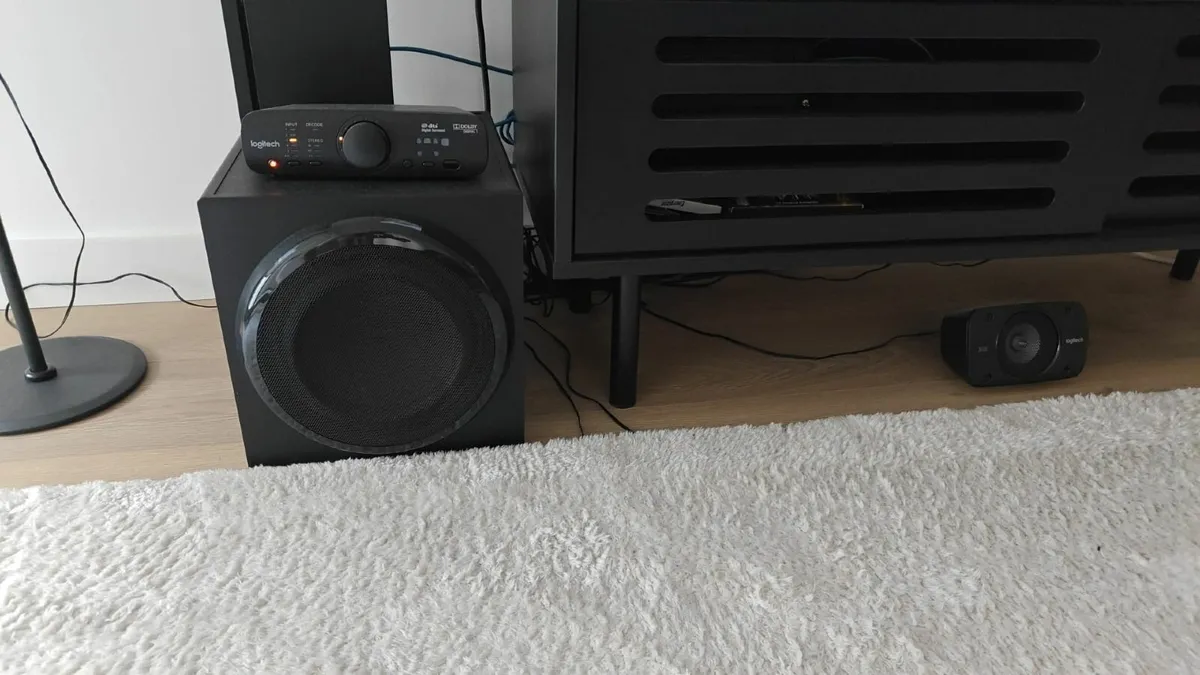 Home Cinema Logitech z906 5.1 + Metal Supports - Image 4