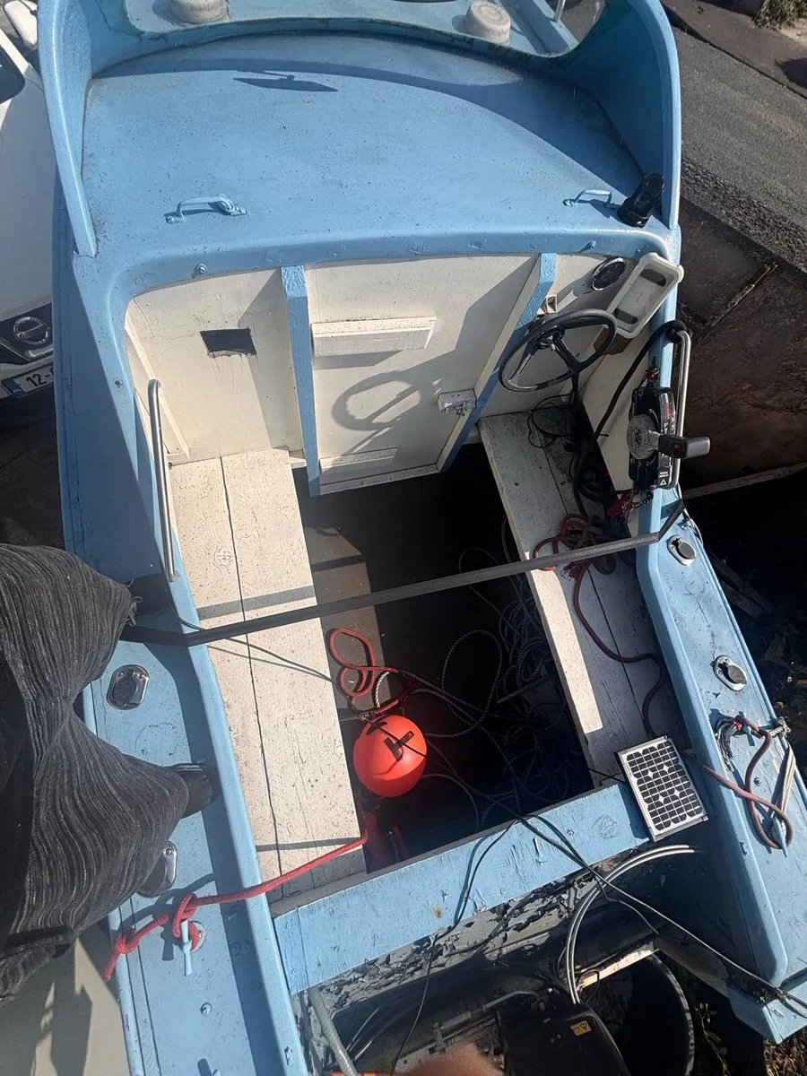 17’ boat - Image 3