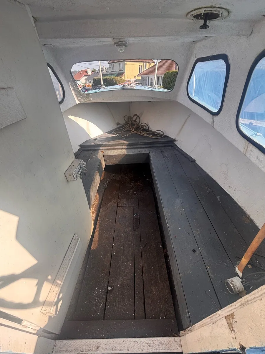 17’ boat - Image 4