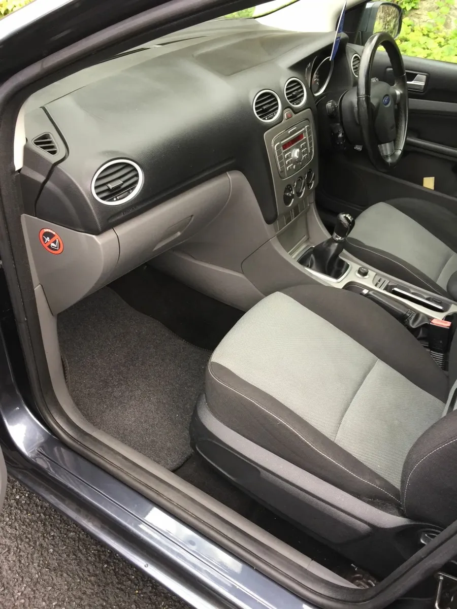 Ford Focus 2010 - Image 3