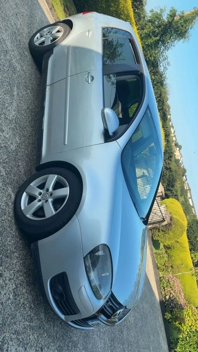 2008 Volkswagen Golf - Image 2