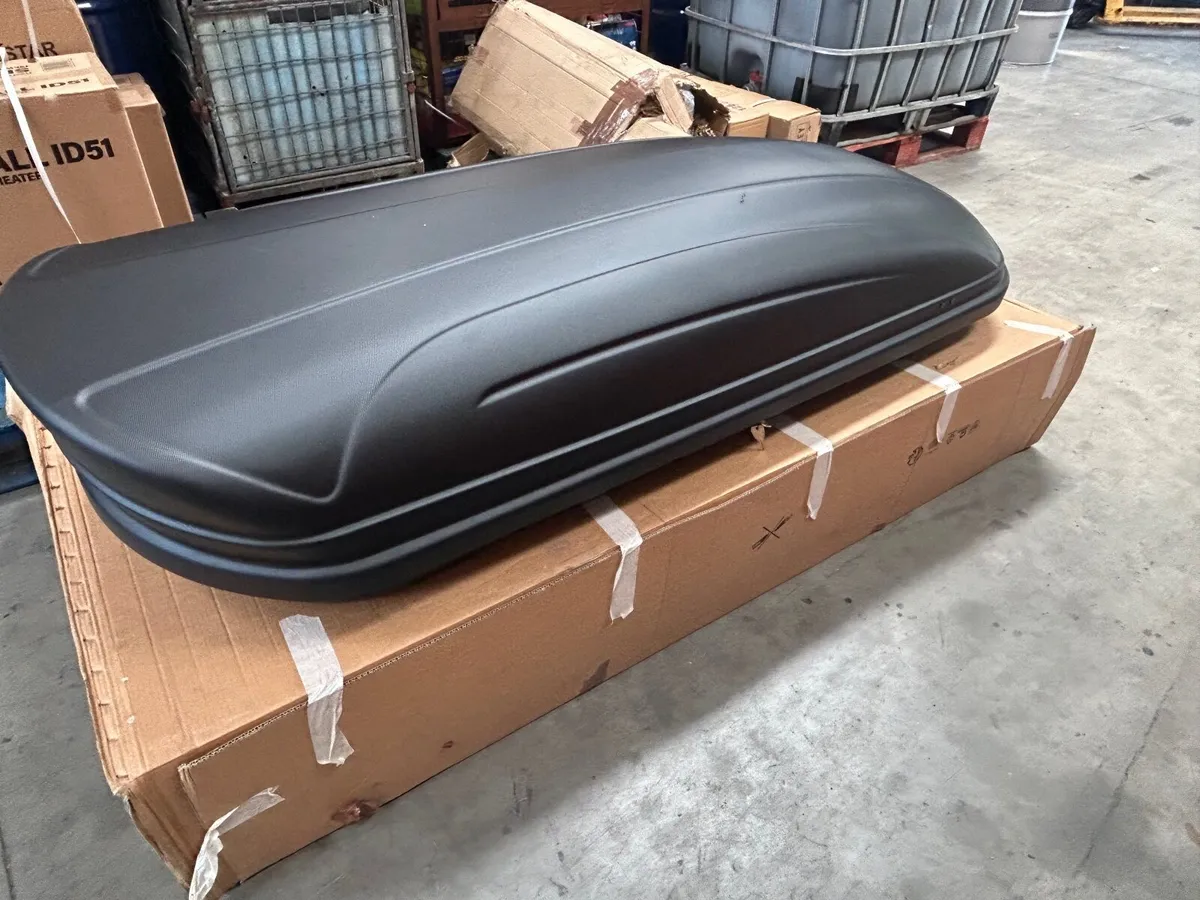 Roof box - Image 1