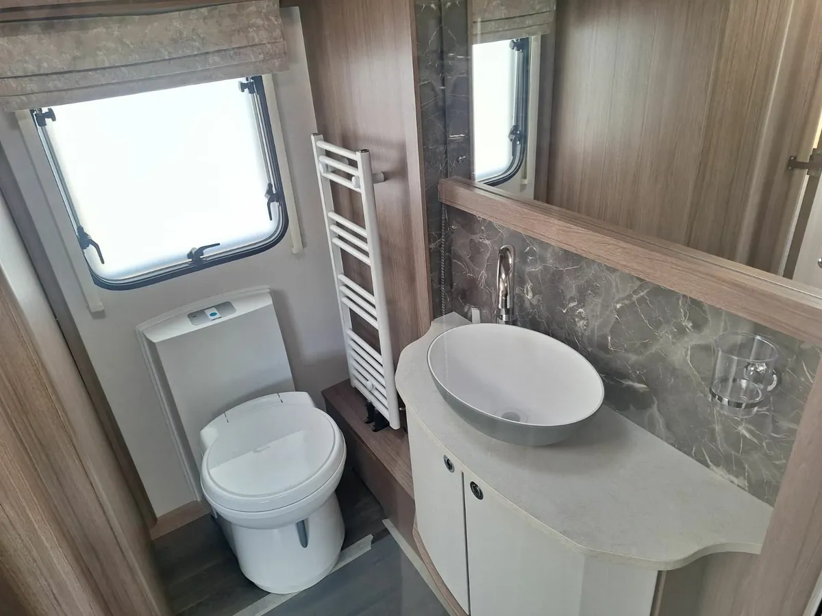 NEW COACHMAN VIP 565 - £3K OFF - Image 4