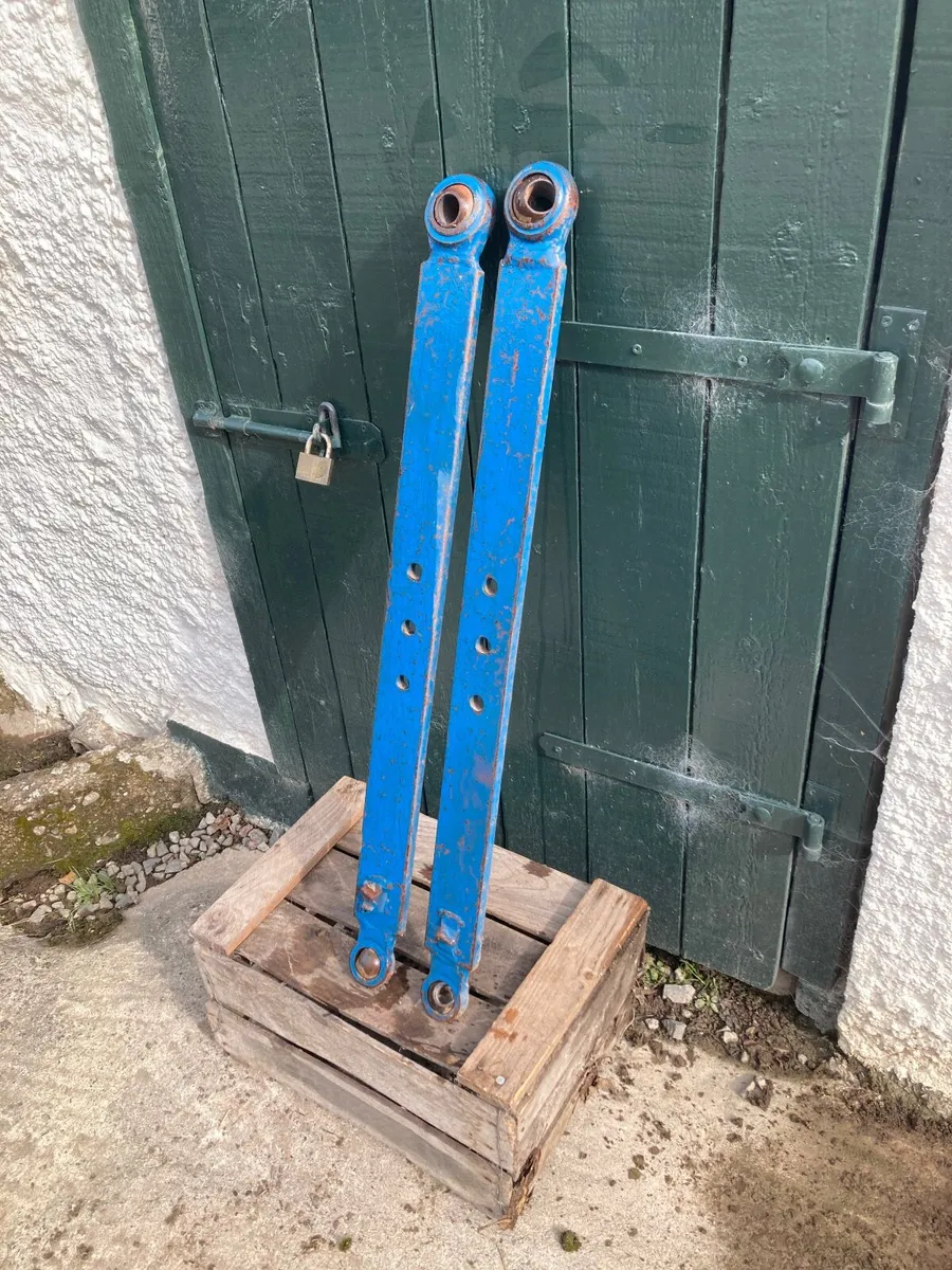Pair of Ford tractor rear lift arms - Image 1
