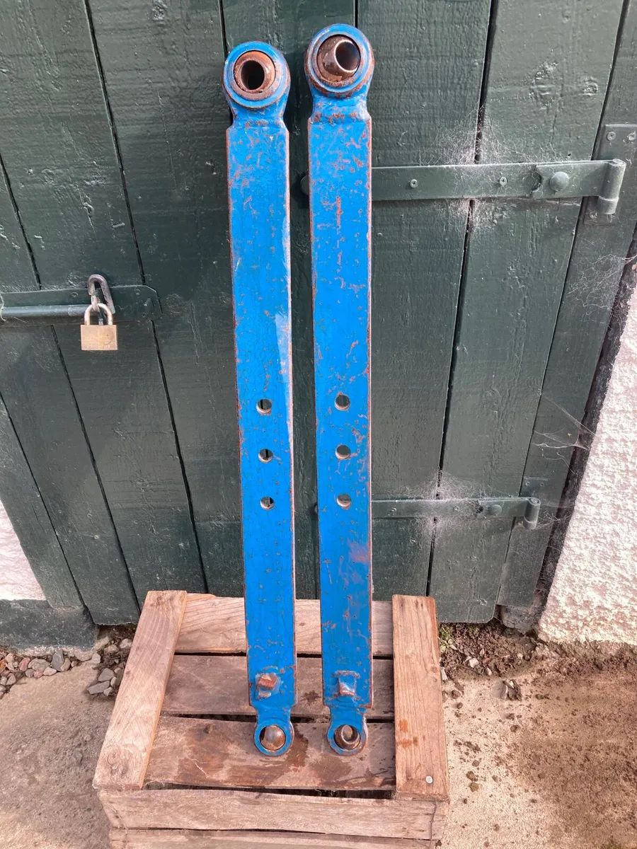 Pair of Ford tractor rear lift arms - Image 2