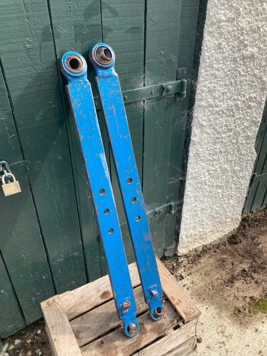Pair of Ford tractor rear lift arms - Image 3