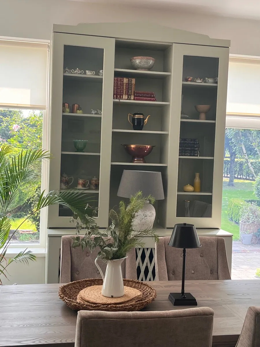 Dresser - Image 1