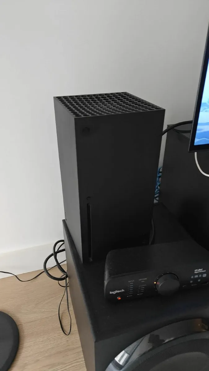 Xbox series x + 3 controllers - Image 1