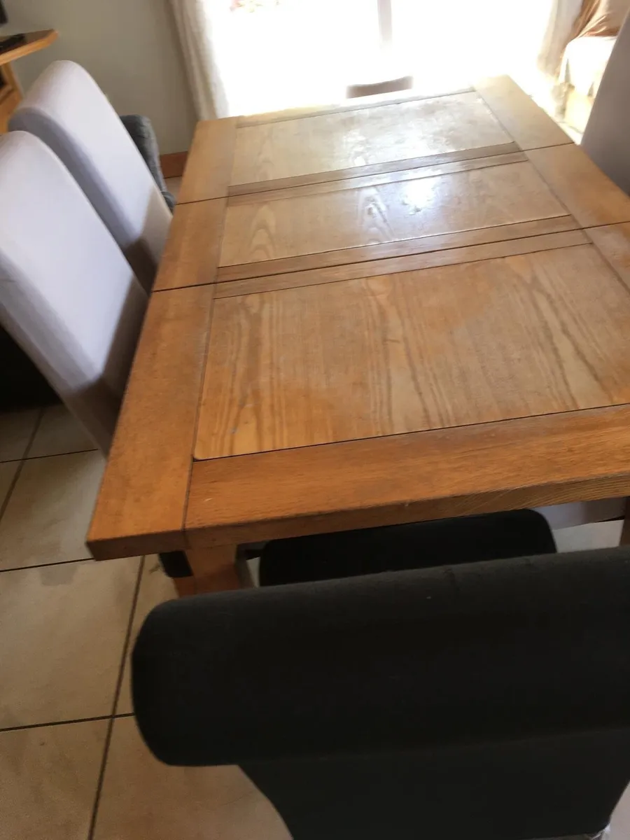 Extendable Table and chairs - Image 2