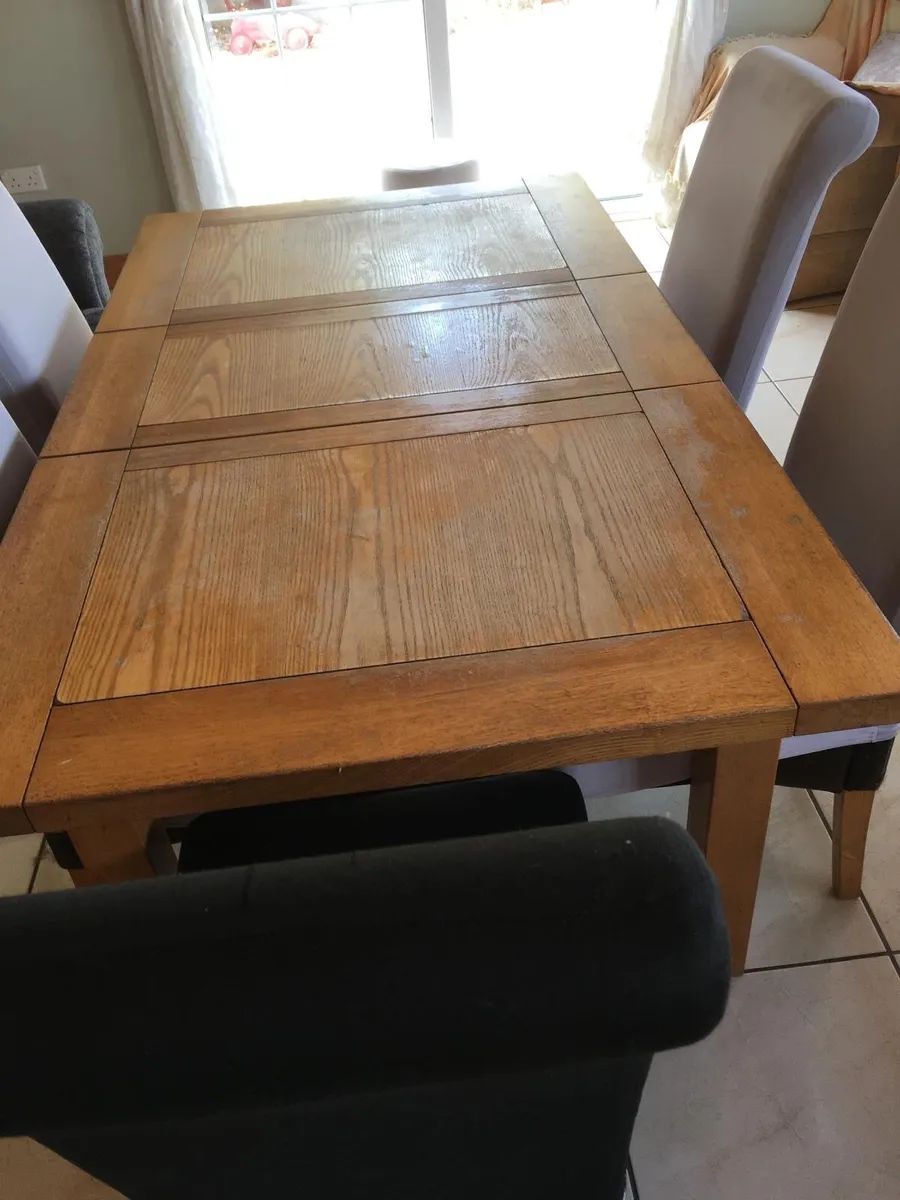 Extendable Table and chairs - Image 4