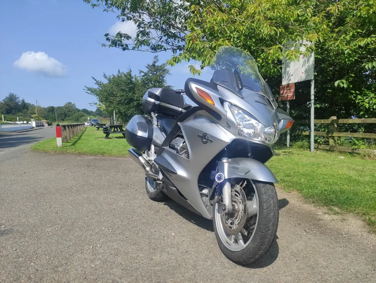Honda ST 2004 - Image 1