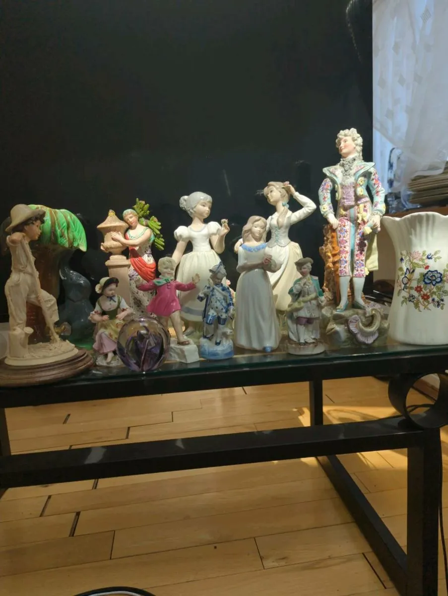 Large collection of figurines - Image 4
