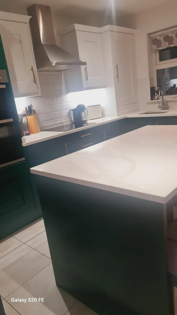 Kitchen including island selected appliances - Image 1