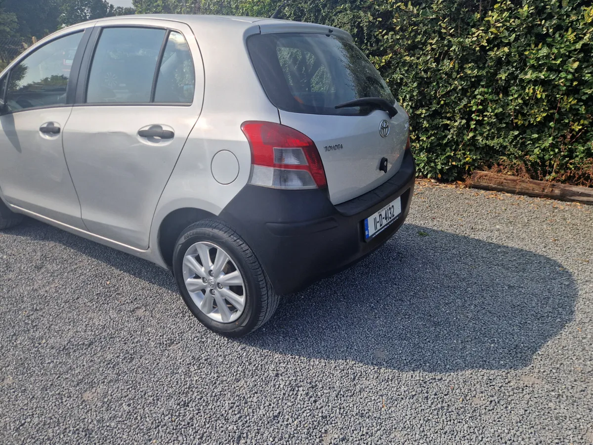 Toyota Yaris 2011 - Image 3