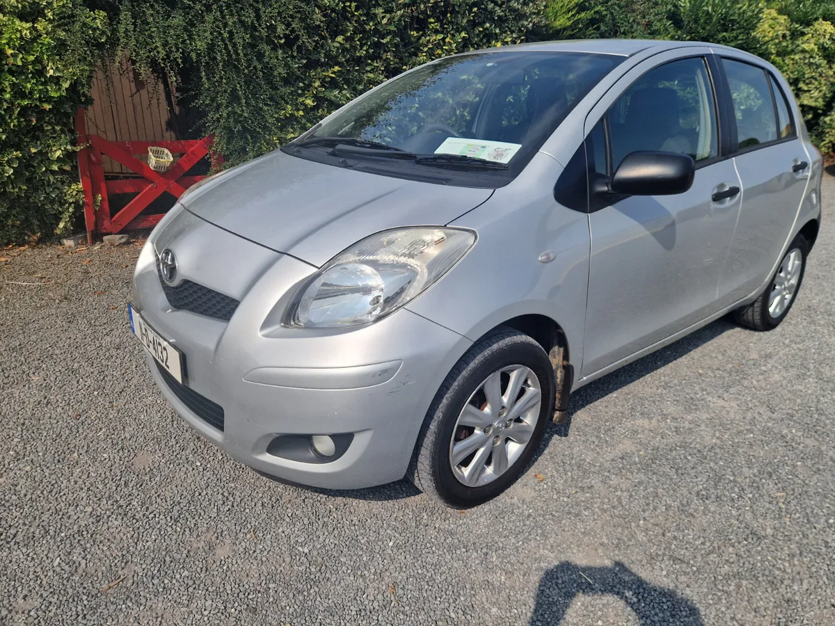 Toyota Yaris 2011 - Image 2