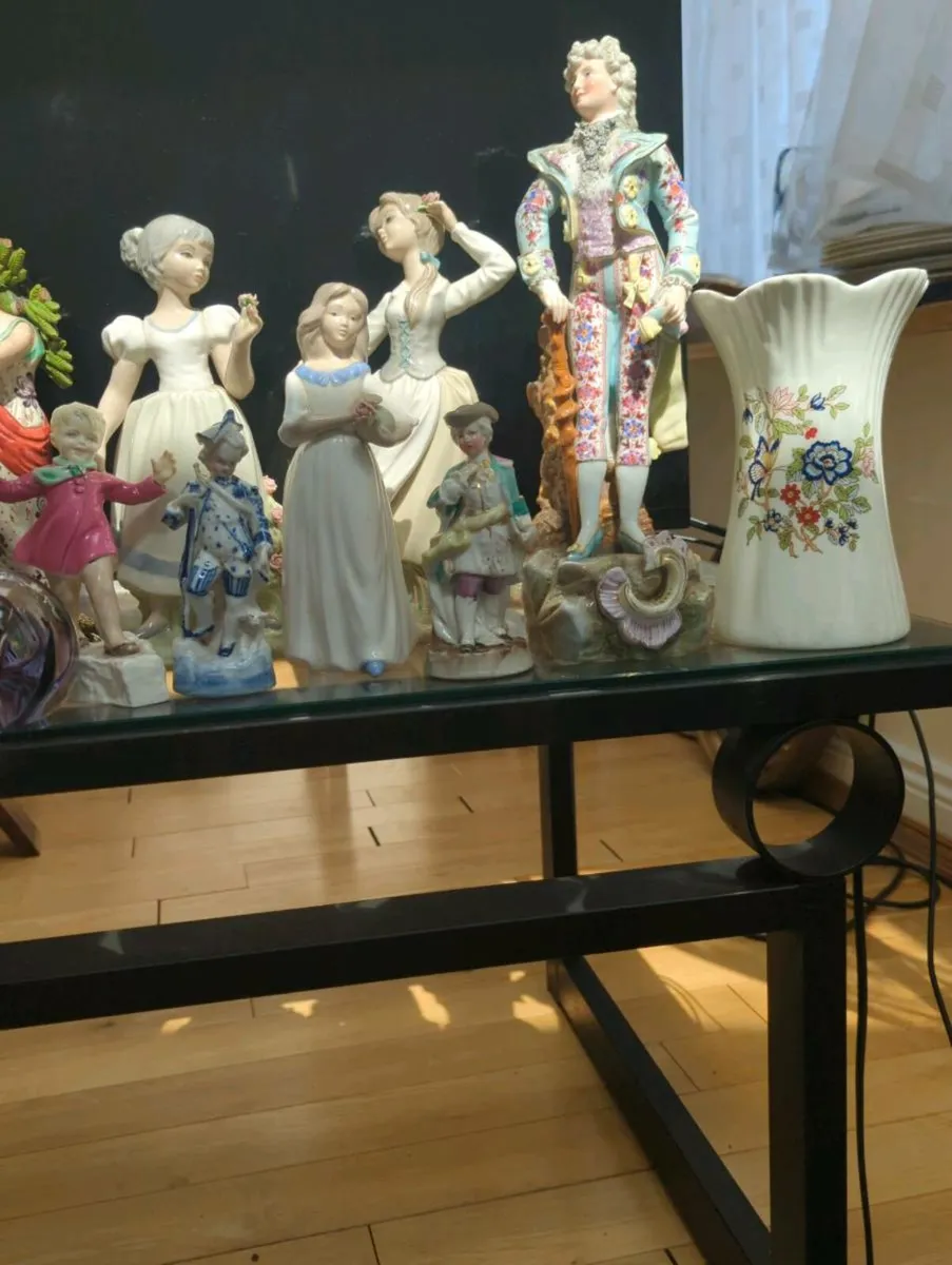 Large collection of figurines - Image 1