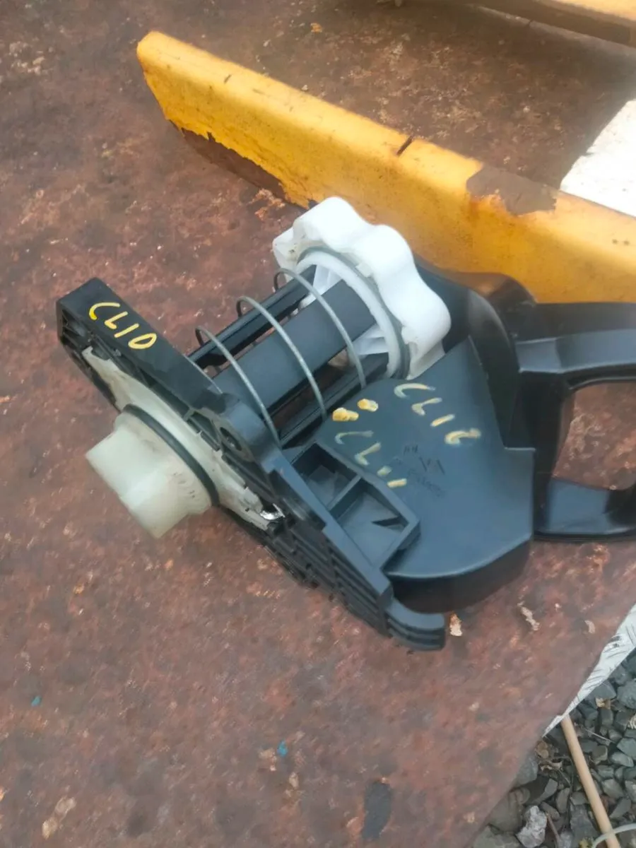 Spare wheel holder (Renault Clio) - Image 2