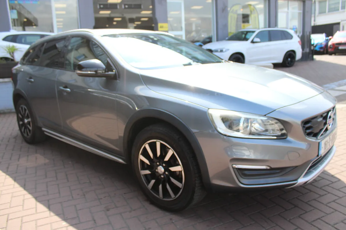 2016 Volvo V60 CROSS COUNTRY - Image 2