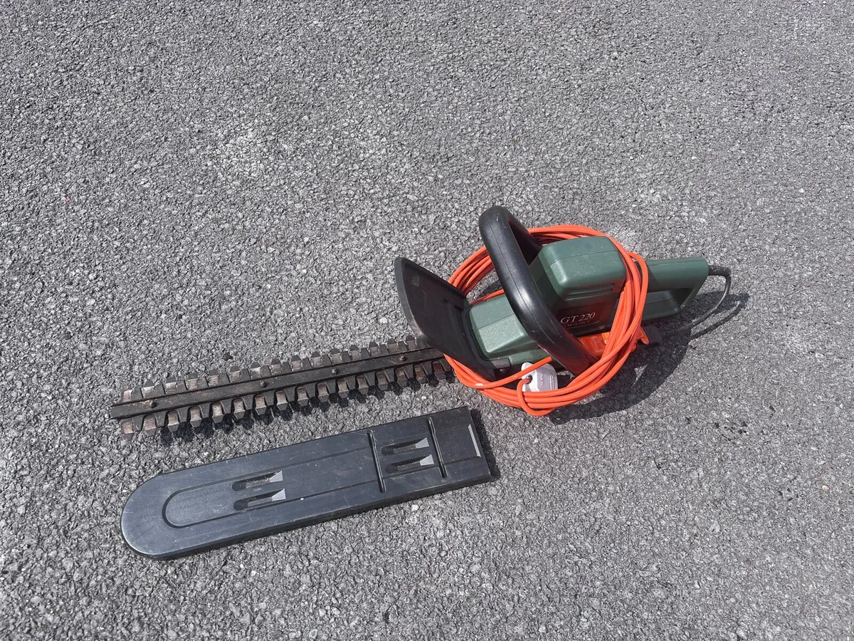 Black and Decker hedge trimmer - Image 2