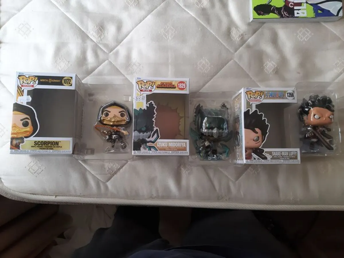 14 manga and 3 funko pop - Image 3