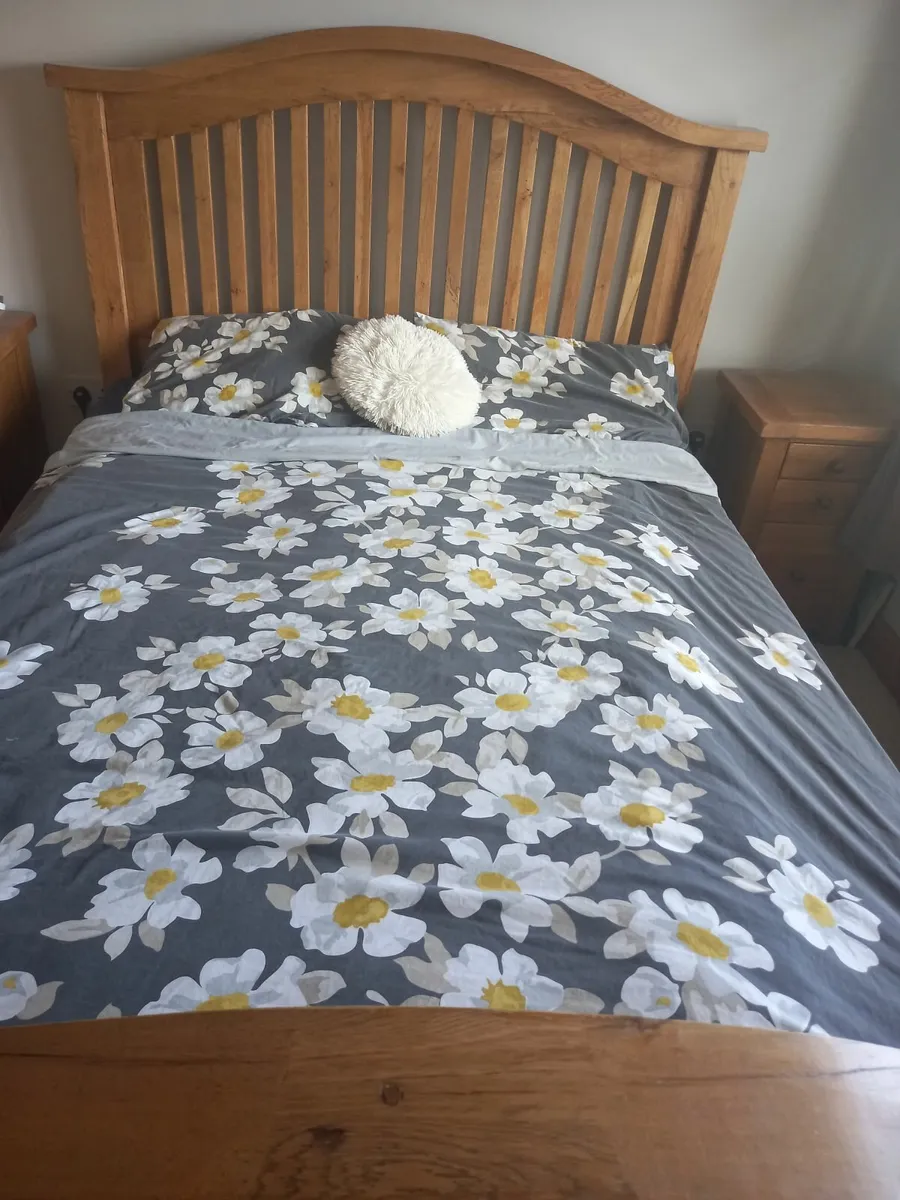 King size solid oak bedroom - Image 1